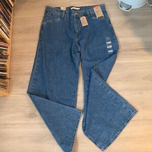 Women’s 94’ Baggy Wide Leg Levi’s